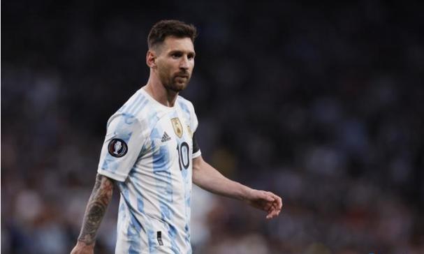 天空:热刺希望与范德芬商谈新合同 提高球员待遇